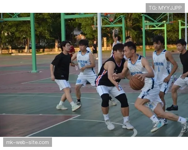 篮球比赛中如何理解并正确应用前场规则？